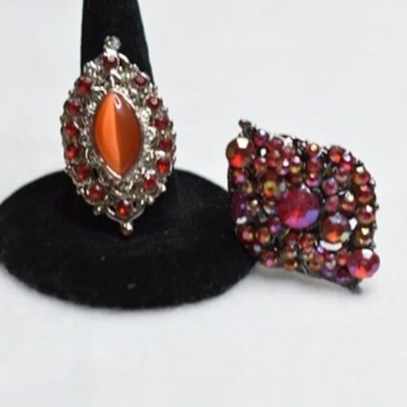 1940's Style Red/Orange Rhinestone Silver Tone OSFA Renfest Cosply 2pc Rings - Picture 1 of 3